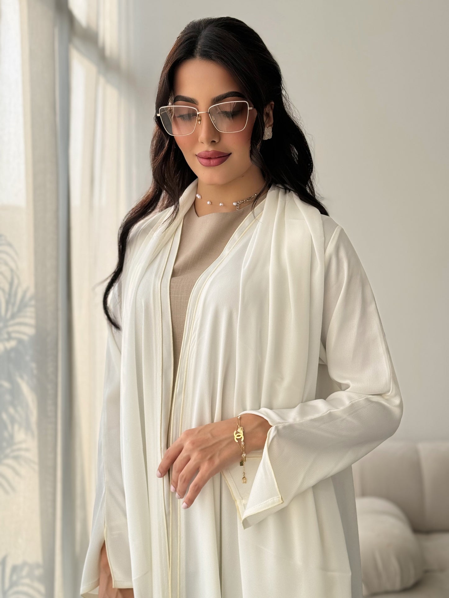 Woman Wearing Elegant Black Abaya in Dubai | Modest Fashion Inspiration